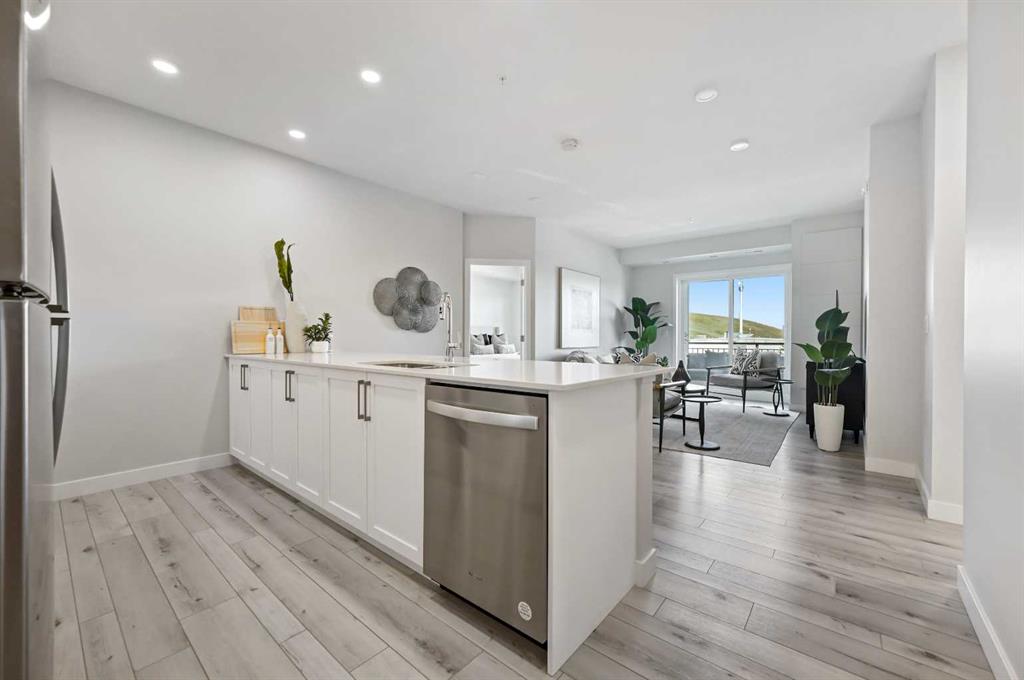 #310 255 Les Jardins Park SE, Calgary, Alberta, T2C5V3