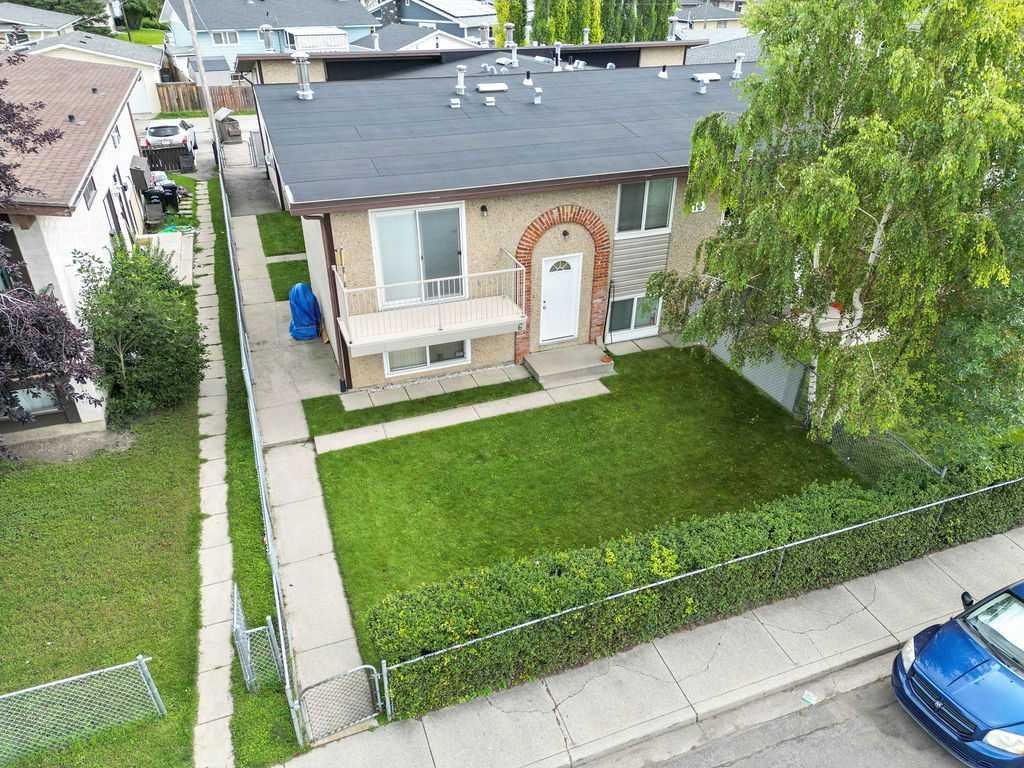 12 Huntley Close NE, Calgary, Alberta, T2K4Z3