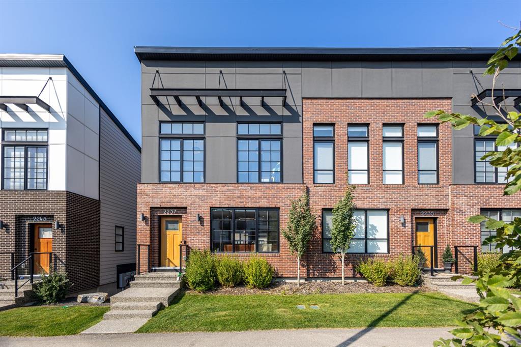 2237 77 Street SW, Calgary, Alberta, T3H 6E1