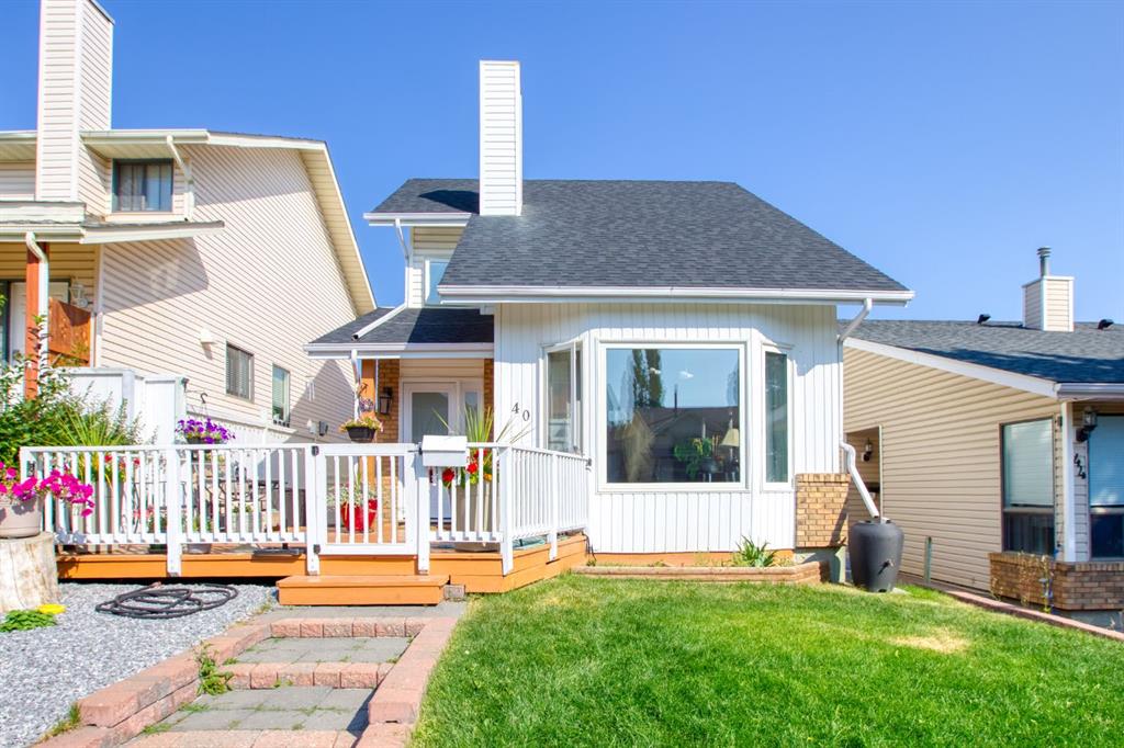 40 Strathearn Crescent SW, Calgary, Alberta, T3H 1R9