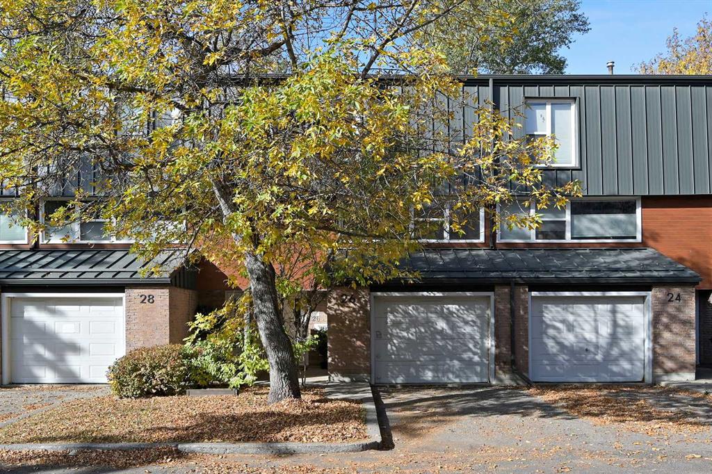 26 Brae Glen Court SW, Calgary, Alberta, T2W 1B6