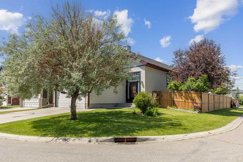 4 Martha’s Meadow Place NE, Calgary, Alberta, T3J 4H6