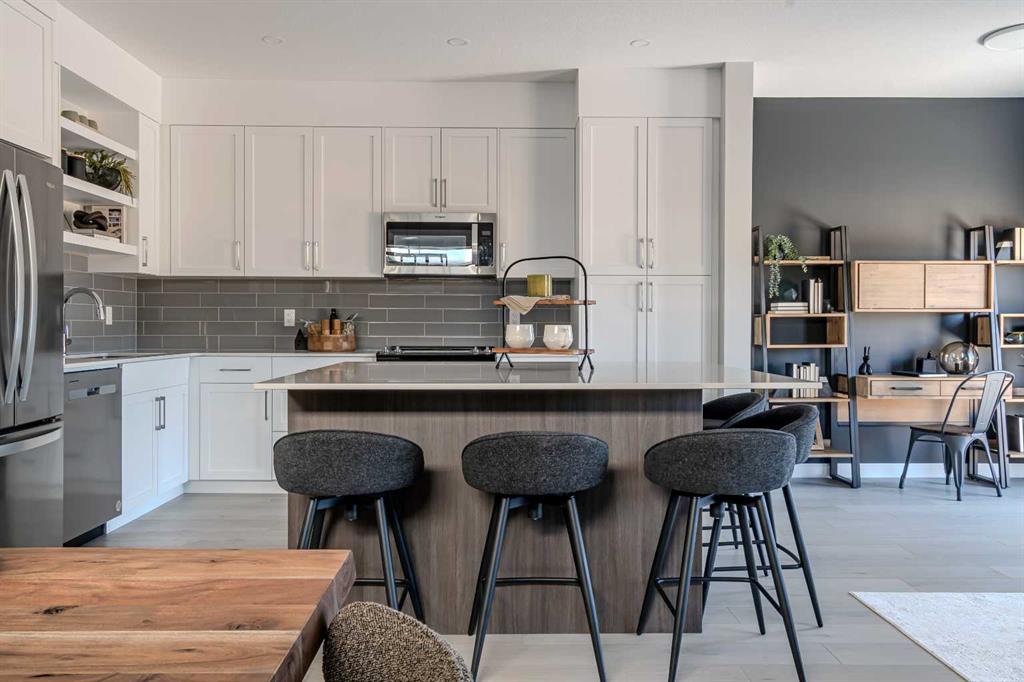 147 Greenwich Drive NW, Calgary, Alberta, T3B 5N1