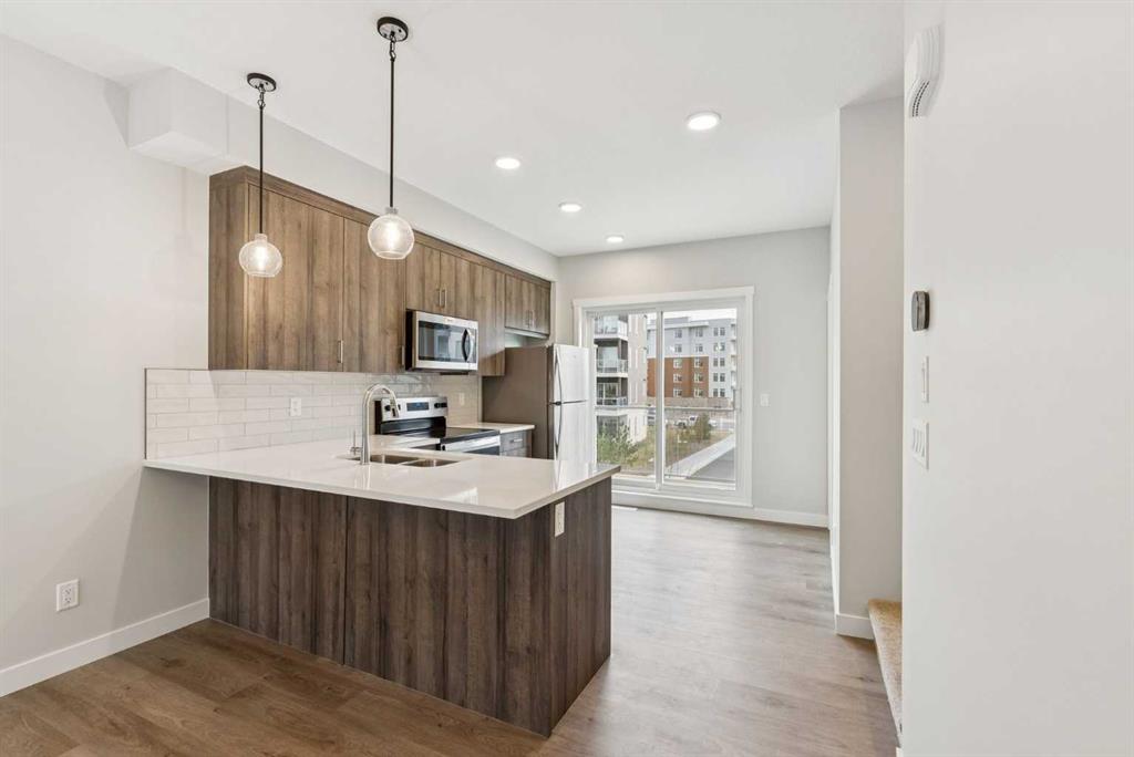 107 Shawnee Square SW, Calgary, Alberta, T2Y 0W4