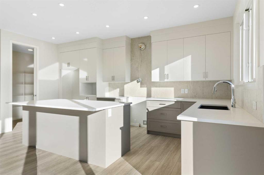 218 West Grove Lane SW, Calgary, Alberta, T3H 6E3