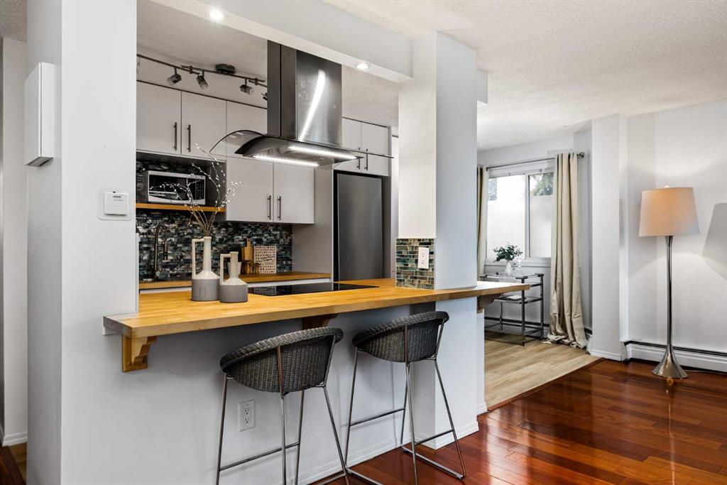 #101 316 Cedar Crescent SW, Calgary, Alberta, T3C 2Y8