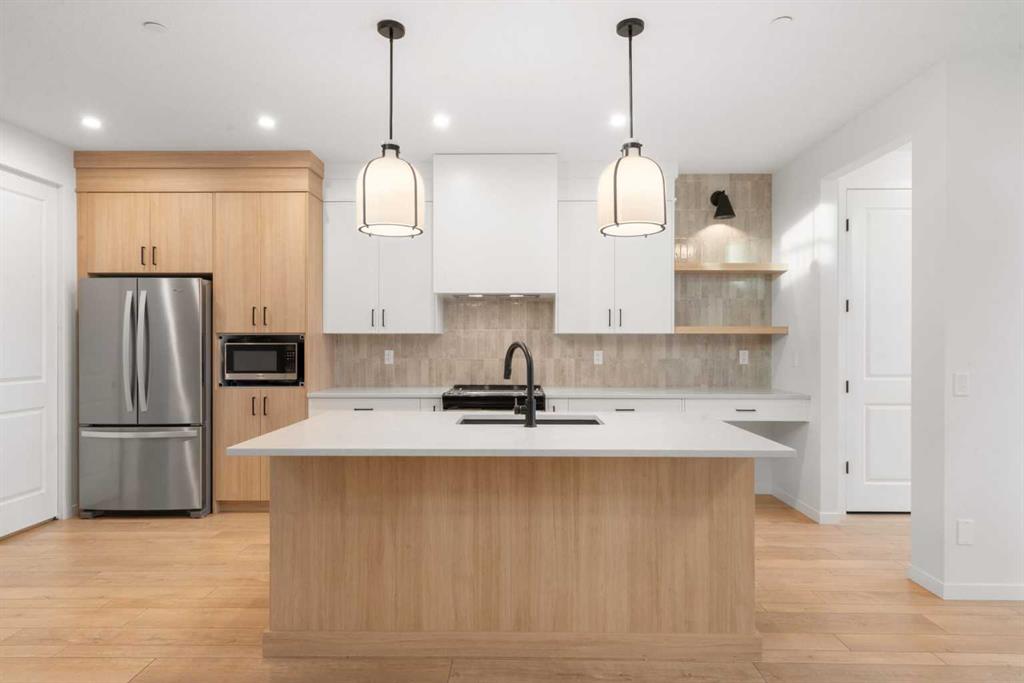 76 Lucas Common NW, Calgary, Alberta, T3P 2B4