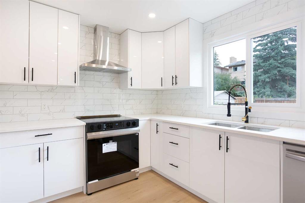 24 Hawkwood Crescent NW, Calgary, Alberta, T3G1X5