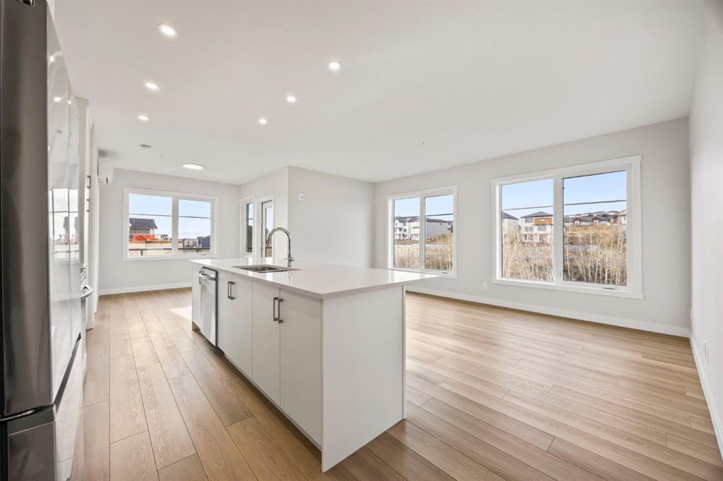 #2202 2117 81 Street SW, Calgary, Alberta, T3H 6H5