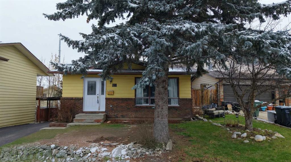 76 Coach Manor Rise SW, Calgary, Alberta, T3H 1C4