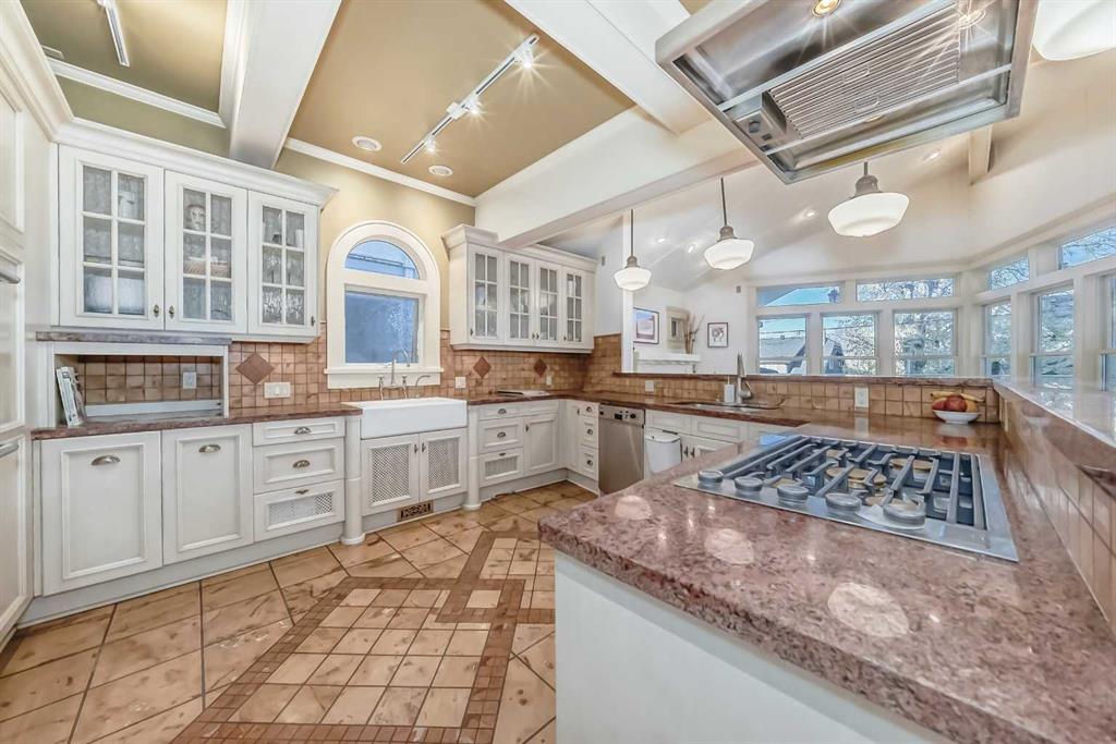 342 SUPERIOR Avenue SW, Calgary, Alberta, T3C 2J2