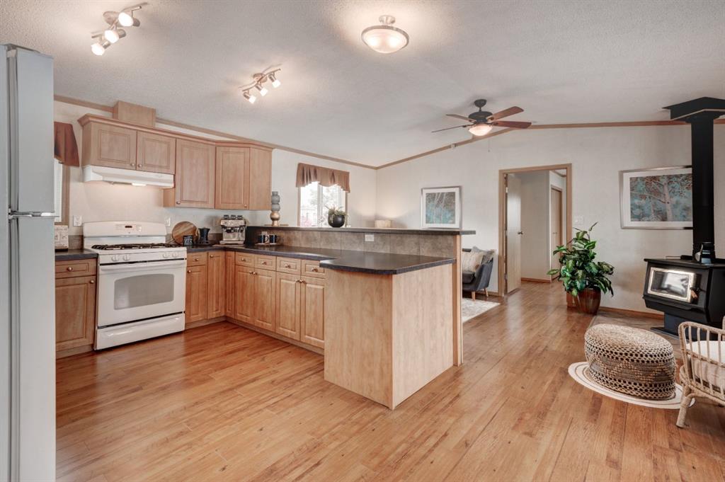 #6 6724 17 Avenue SE, Calgary, Alberta, T2A 0W5