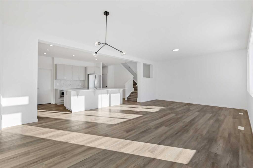 438 Corner Glen Way NE, Calgary, Alberta, T3N 2P1