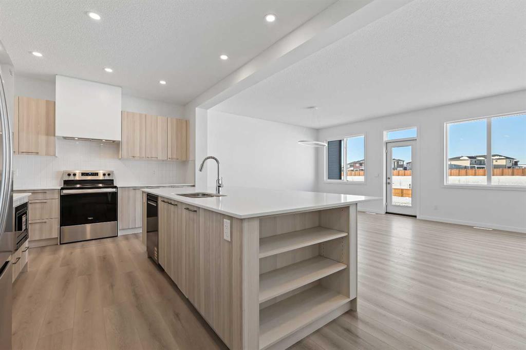 421 Corner Glen Way NE, Calgary, Alberta, T3N 2P1