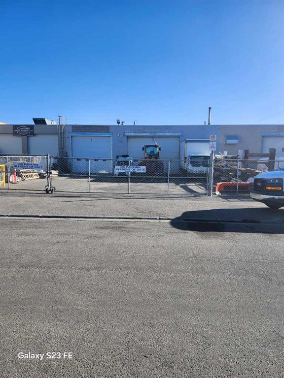 #B 4224 16 Street SE, Calgary, Alberta, T2G 3S3