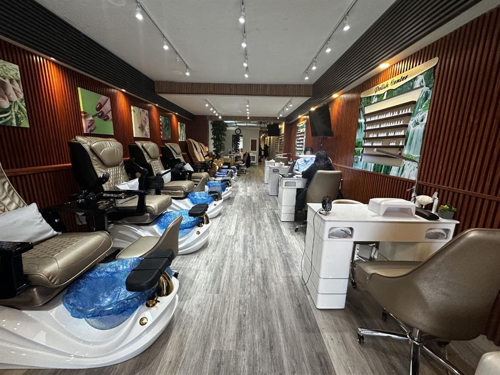 5606 4 Street NW, Calgary, Alberta, T2K 1B2