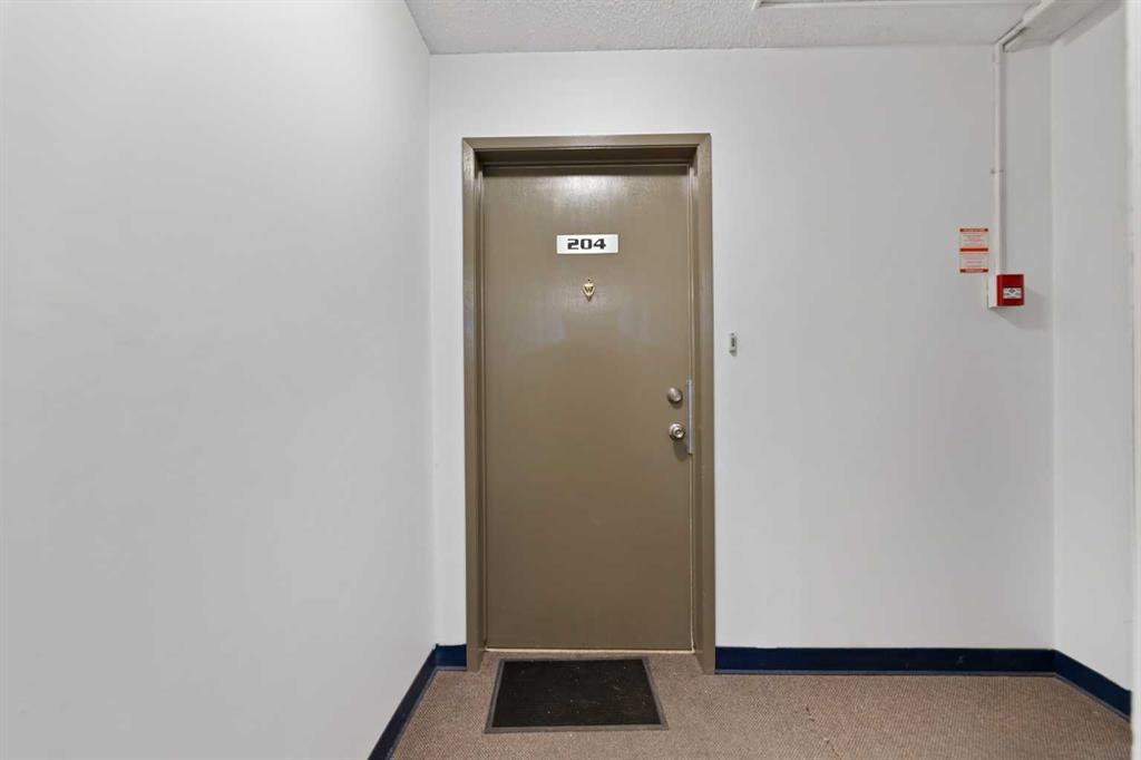 #204 4328 4 Street NW, Calgary, Alberta, T2K 1A2