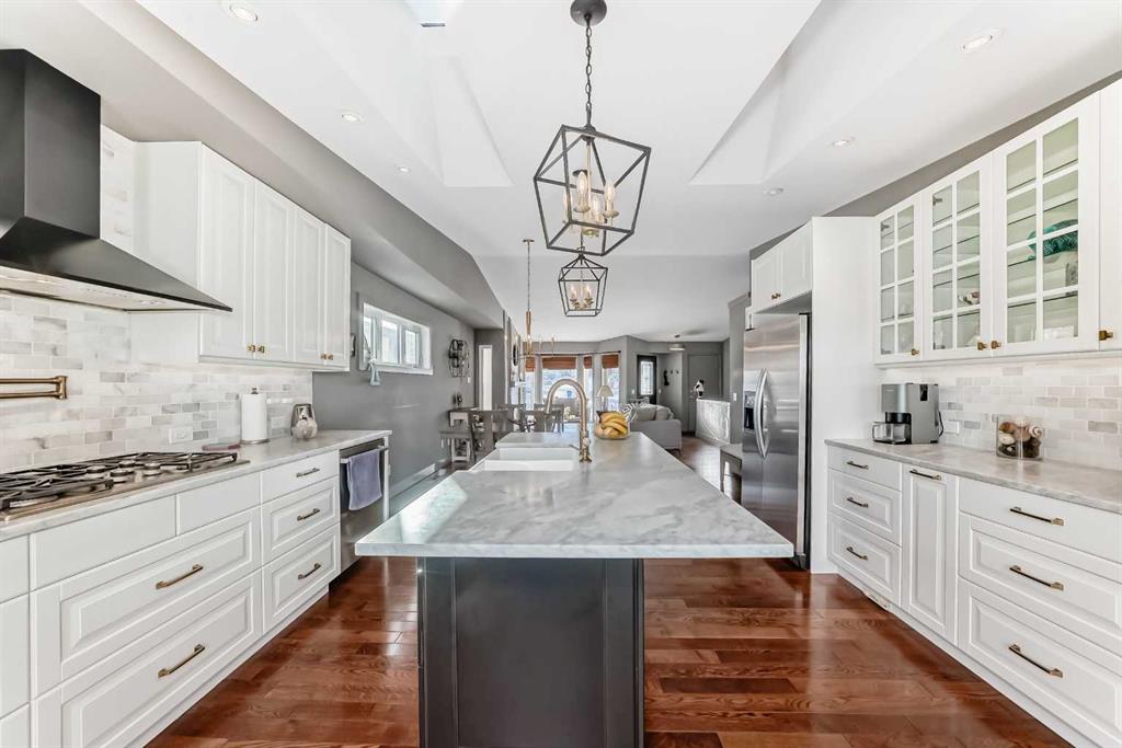 52 Hidden Vale Crescent NW, Calgary, Alberta, T3A 5B5