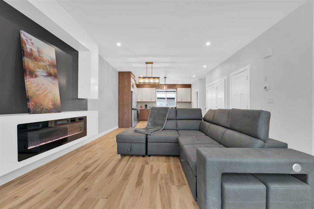 216 99 Avenue SE, Calgary, Alberta, T2J 0J1