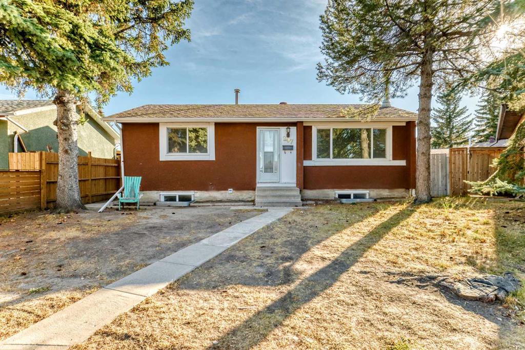 207 Pinecliff Way NE, Calgary, Alberta, T1Y3X4
