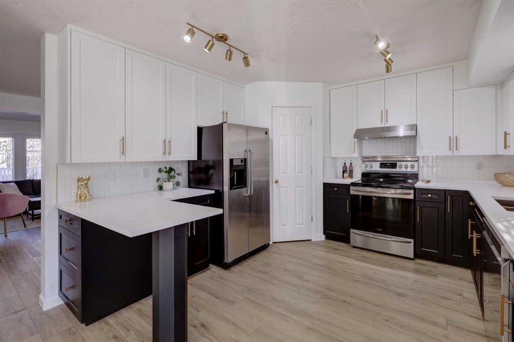 472 Killarney Glen Court SW, Calgary, Alberta, T3E 7H4