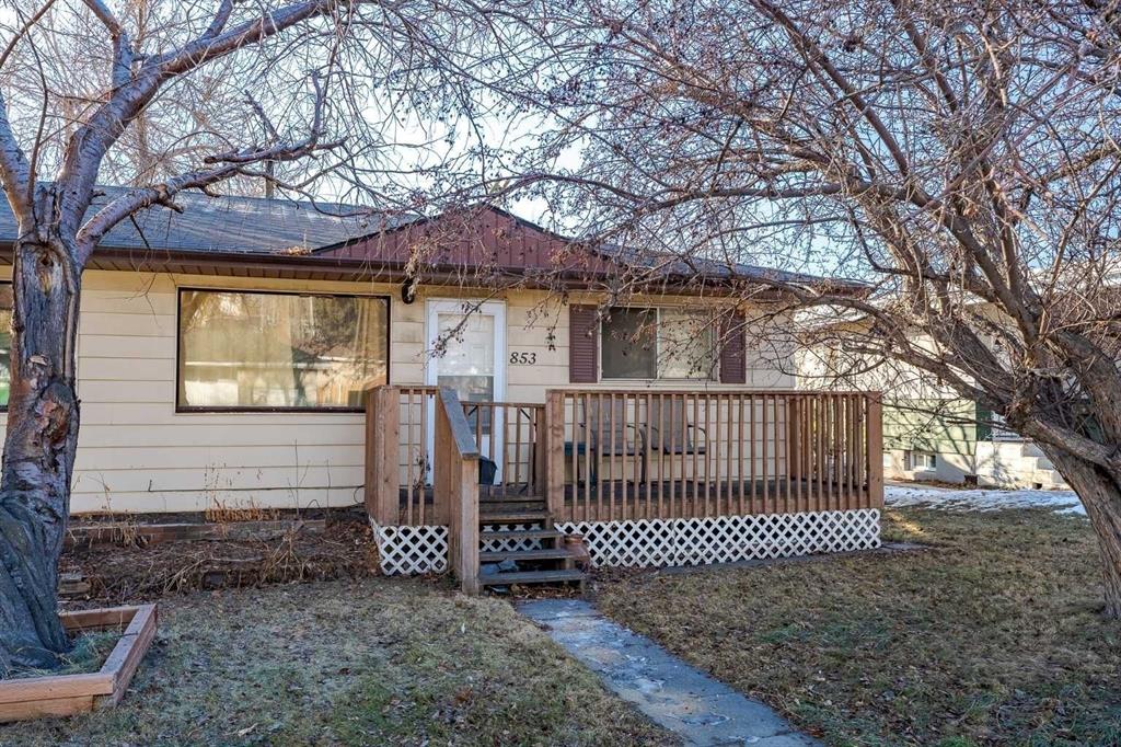 853 Northmount Drive NW, Calgary, Alberta, T2L 0A3