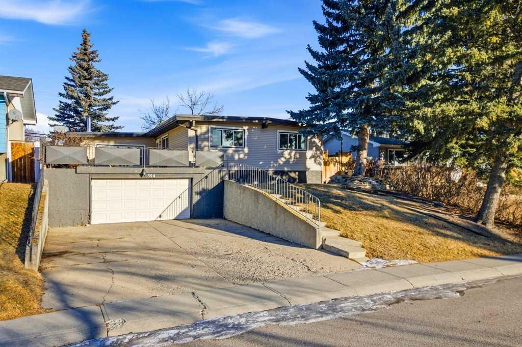 524 Hunterplain Hill NW, Calgary, Alberta, T2K 4L7