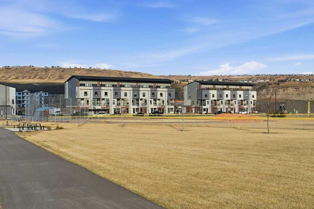 #102 156 Park Street, Cochrane, Alberta, T4C 3H3