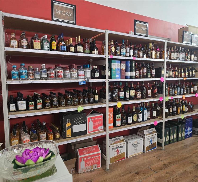 #101 4655 54 Avenue NE, Calgary, Alberta, T3J3Z4