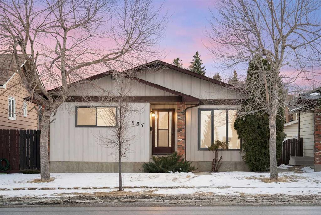 987 Berkley Drive NW, Calgary, Alberta, T3K 1E3