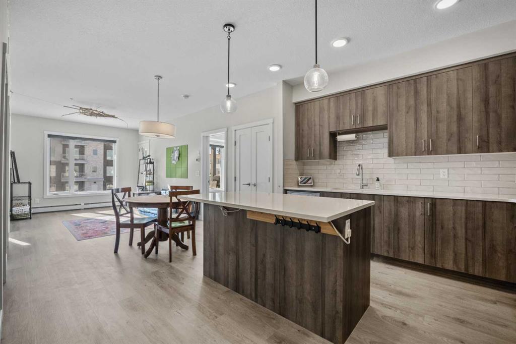 #210 660 Shawnee Square SW, Calgary, Alberta, T2Y 0X6