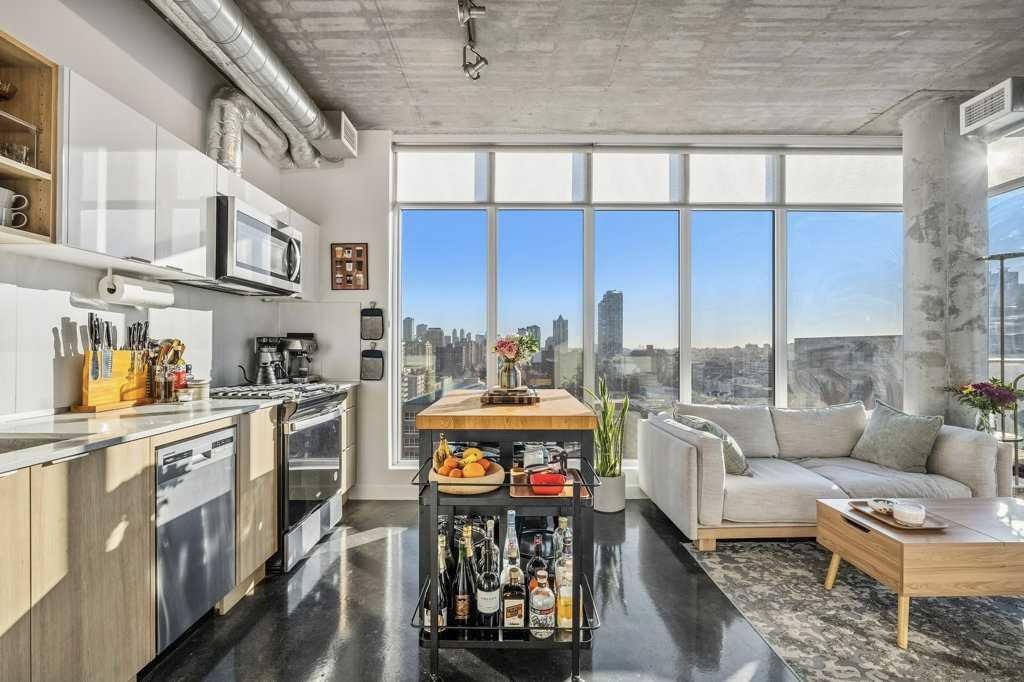 #1002 1319 14 Avenue SW, Calgary, Alberta, T3C 0W3