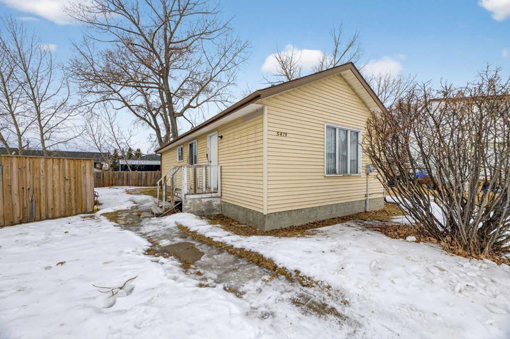 5419 56A Street Close, Olds, Alberta, T4H1J6