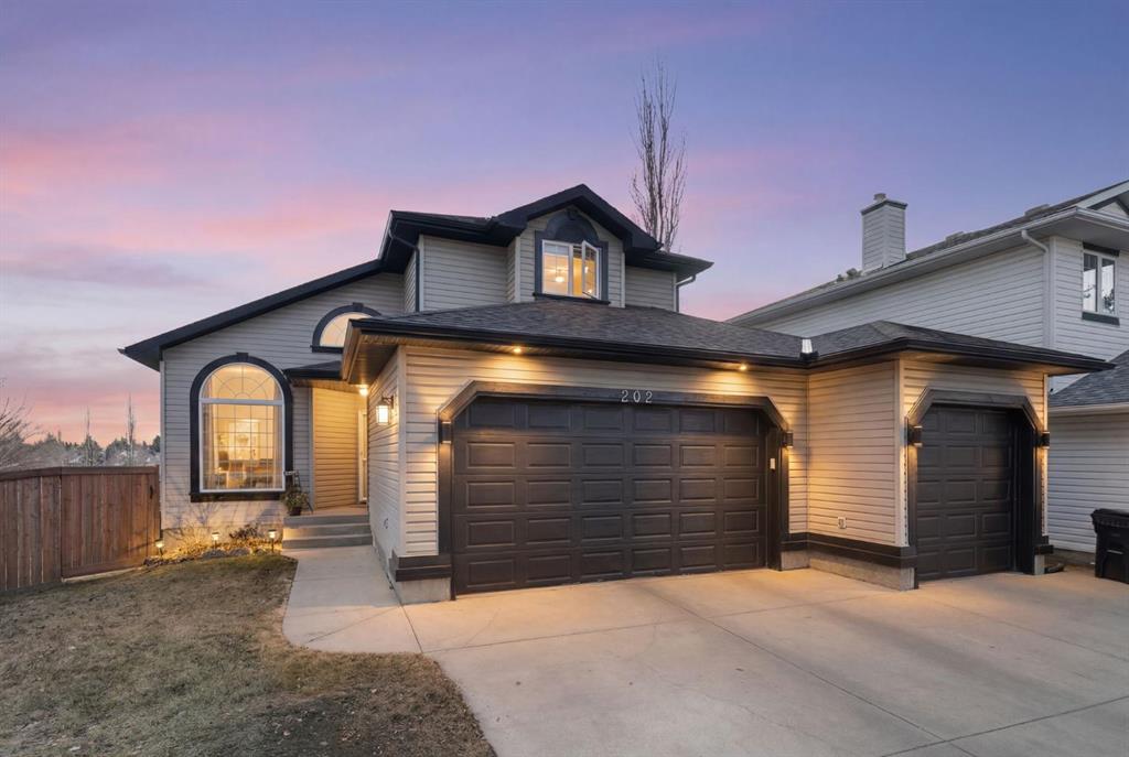 202 Schooner Close NW, Calgary, Alberta, T3L 1Y8