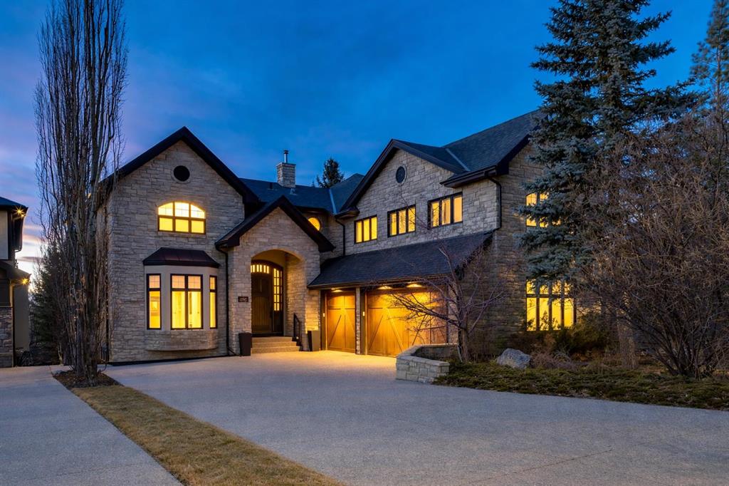 2767 77 Street SW, Calgary, Alberta, T3H 0G2