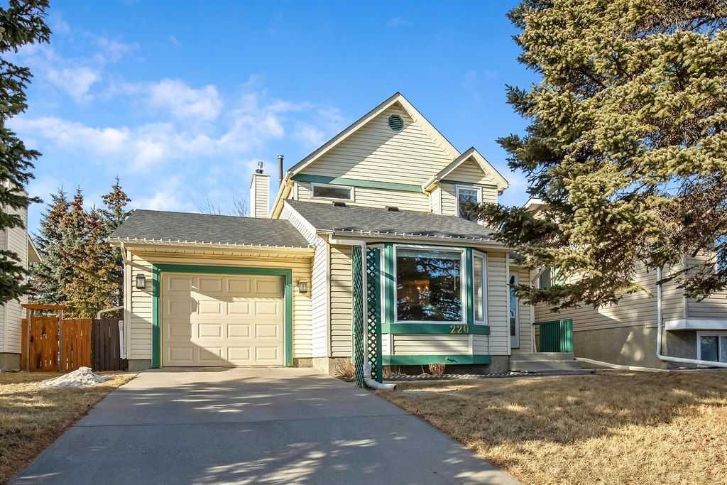 220 Scenic Way NW, Calgary, Alberta, T3L 1B8