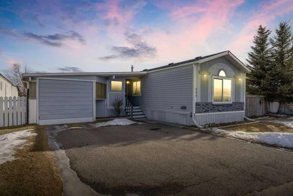 424 Heritage Crescent, Okotoks, Alberta, T1S 1P2