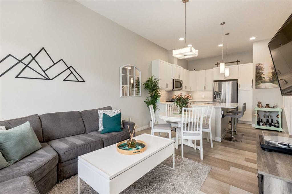 212 Crestbrook Common SW, Calgary, Alberta, T3B 6L1