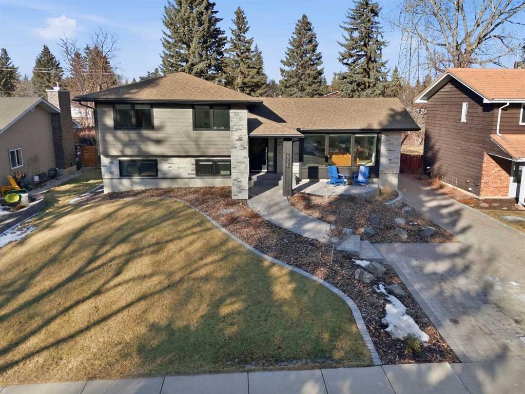 6725 Livingstone Drive SW, Calgary, Alberta, T3E 6J2