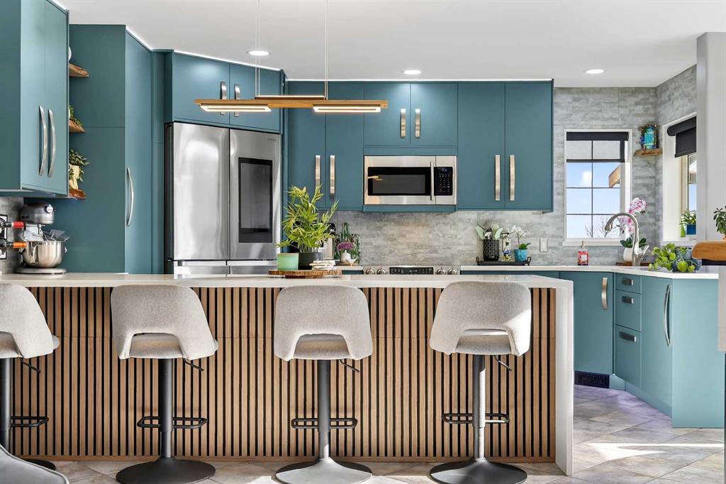 61 Somerset Crescent SW, Calgary, Alberta, T2Y 3V8