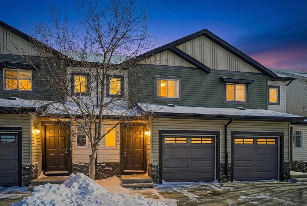 254 Pantego Lane NW, Calgary, Alberta, T3K 0T1