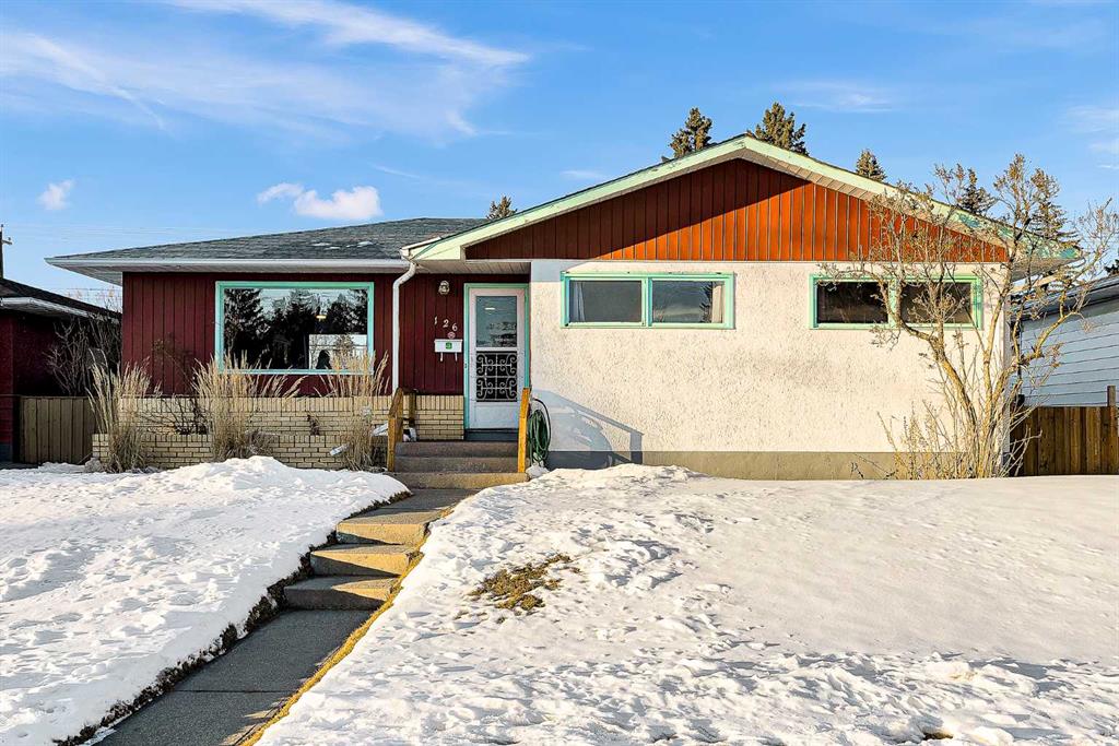 126 Springwood Drive SW, Calgary, Alberta, T2W 0K5