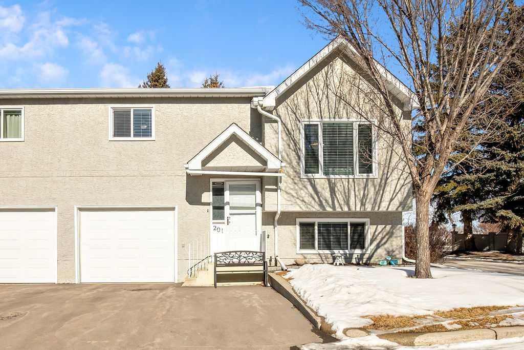 201 Fairway Drive NW, High River, Alberta, T1V 1C9