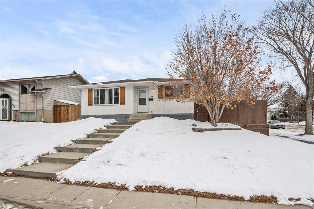 104 Doverthorn Close SE, Calgary, Alberta, T2B 2G6