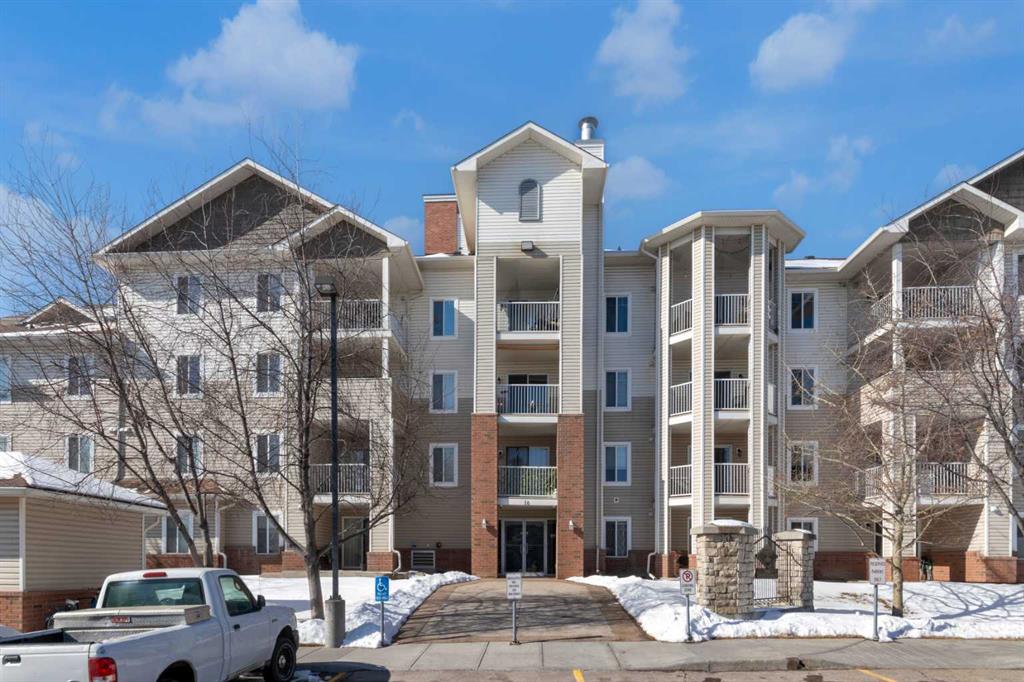 #104 16 Country Village Bay NE, Calgary, Alberta, T3K 5Y9