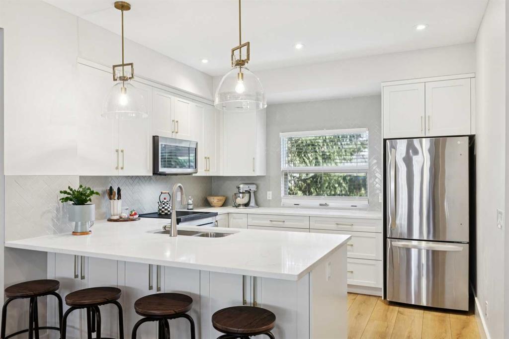 #7 1935 35 Street SW, Calgary, Alberta, T3E 2X4