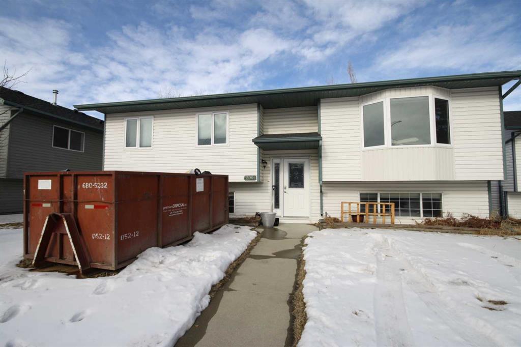 209 Strathaven Bay S, Strathmore, Alberta, T1P 1N4