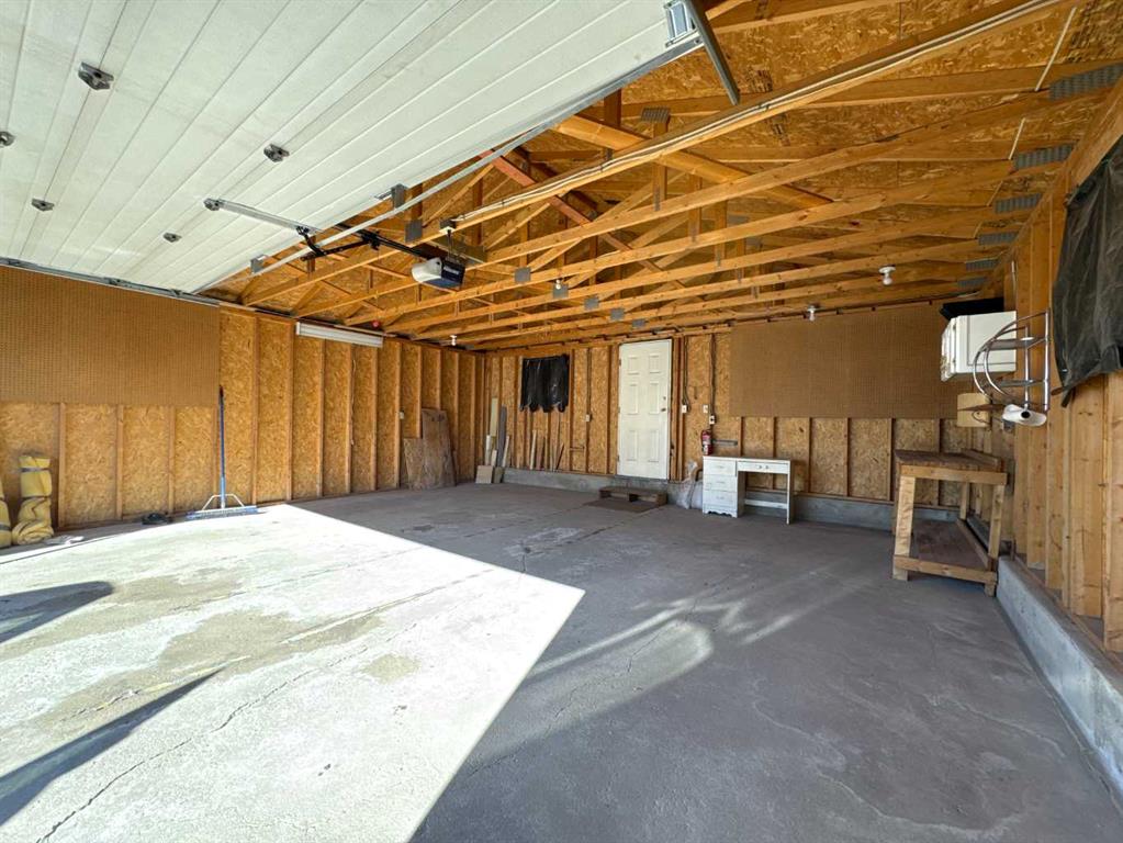 6715 43 Avenue NE, Calgary, Alberta, T1Y 5N9