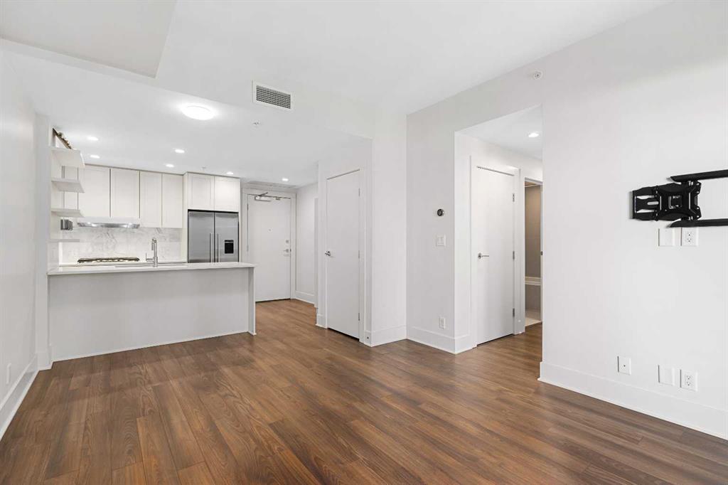 #701 46 9 Street NE, Calgary, Alberta, T2E7Y1