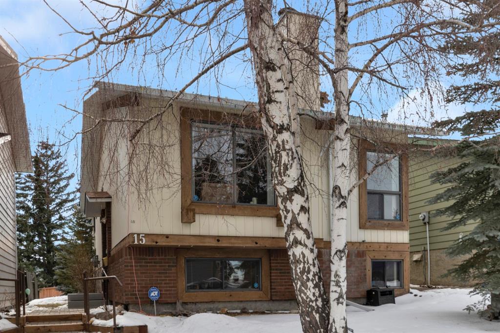 15 Coach Manor Rise SW, Calgary, Alberta, T3H 1C5